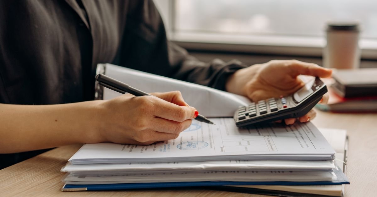 كيف تقرأ عرض سعر مصنع مستحضرات التجميل بندًا بندًا